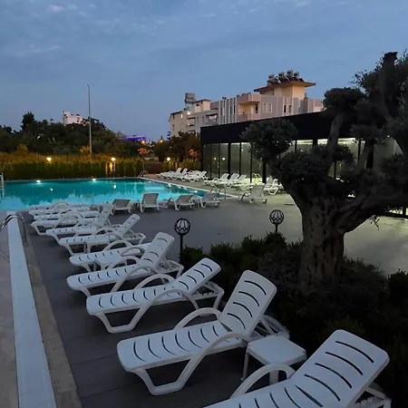 Okurcalar 126 M Havuzlu Bir Yatak Odali Apartament *